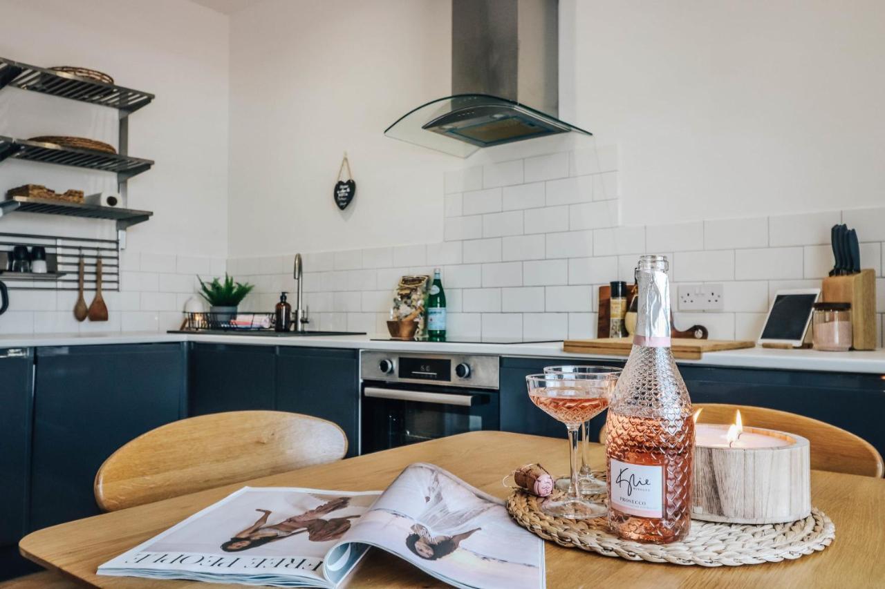 Principality View Apartment Two, By Solace Stays Κάρντιφ Εξωτερικό φωτογραφία