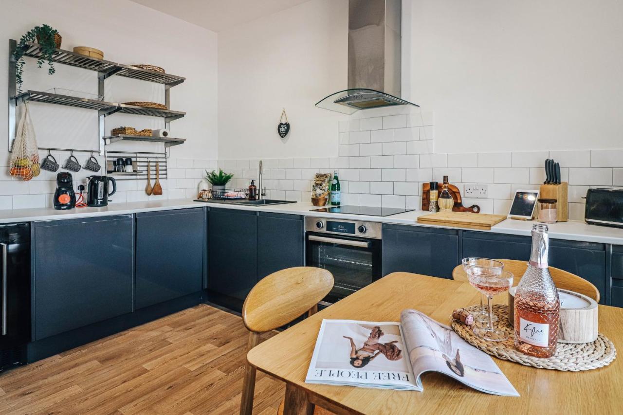 Principality View Apartment Two, By Solace Stays Κάρντιφ Εξωτερικό φωτογραφία